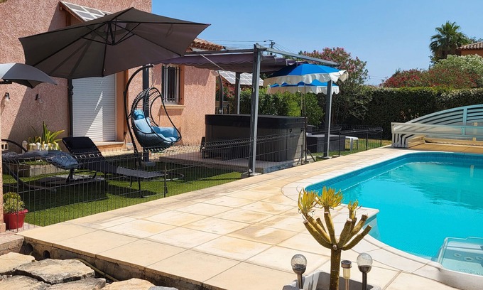 Roquebrune-sur-Argens Apartment | Apartment 'La Toscane' with Private Pool, Private Terrace and Wi-Fi