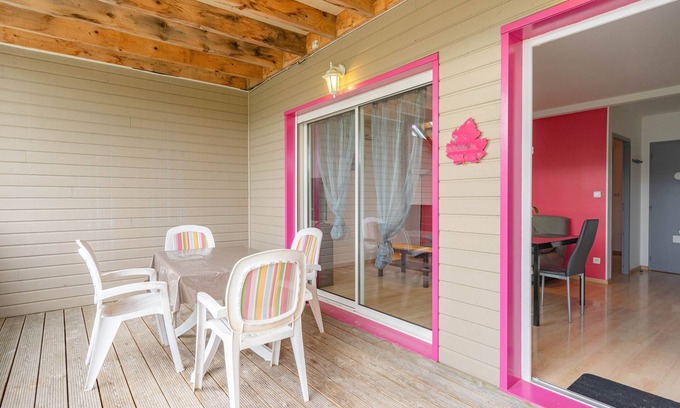 Saint-Simon-de-Bordes Apartment | Apartment 'Le Clos Du Champ De L'Amour - Rochefort' with Private Pool and Air Conditioning
