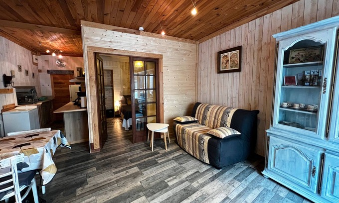 Gontaud Apartment | Apartment 'Gite Des Lys' with Wi-Fi