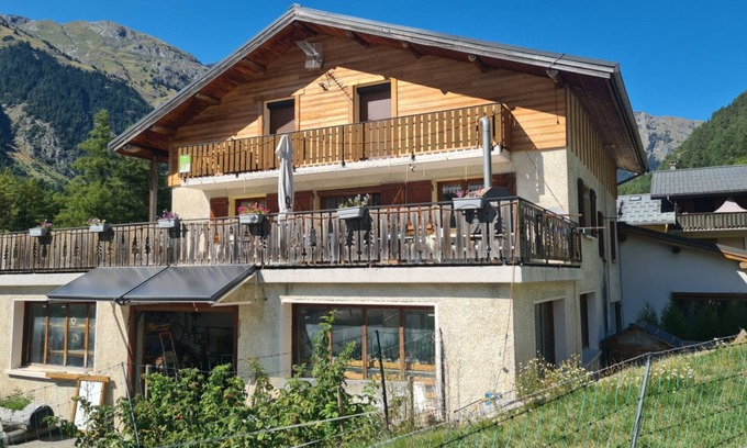 Termignon Apartment | Apartment 'Gîte Le Cembro for 6 People' with Mountain View, Private Terrace and Wi-Fi