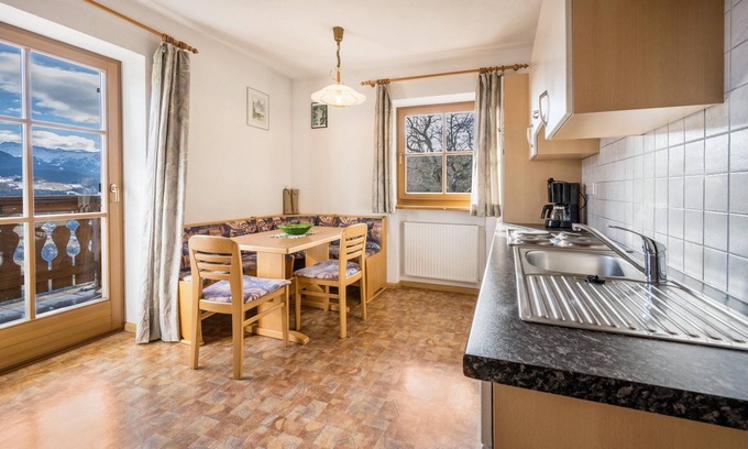 Albions Apartment | Apartment Gnolerhof with Mountain View, Balcony and Wi-Fi