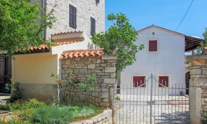 Kastelir Apartment | Apartment Gortan (KST102) in Porec/Kastelir - 4 persons, 2 bedrooms
