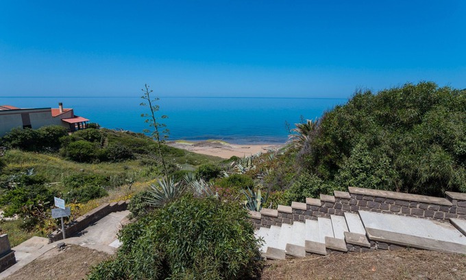 Porto Alabe Apartment | Apartment 'Gradinata Sul Mare' with Wi-Fi and Air Conditioning