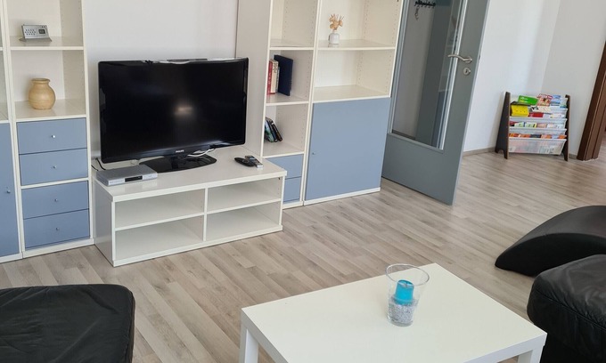Wallerstein Apartment | Apartment 'Große Ferienwohnung In Wallerstein' with Shared Garden, Balcony and Wi-Fi