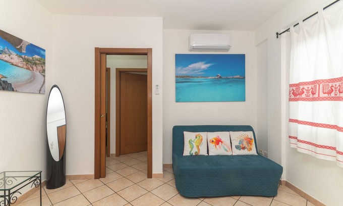 Olbia City Centre Apartment | Apartment 'Guest House Via Acquedotto Romano' with Wi-Fi and Air Conditioning