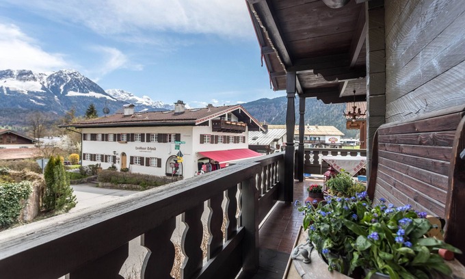 Unterschonau Apartment | Apartment 'Haus Alpenveilchen - Appartement 3' with Mountain View, Shared Garden and Wi-Fi