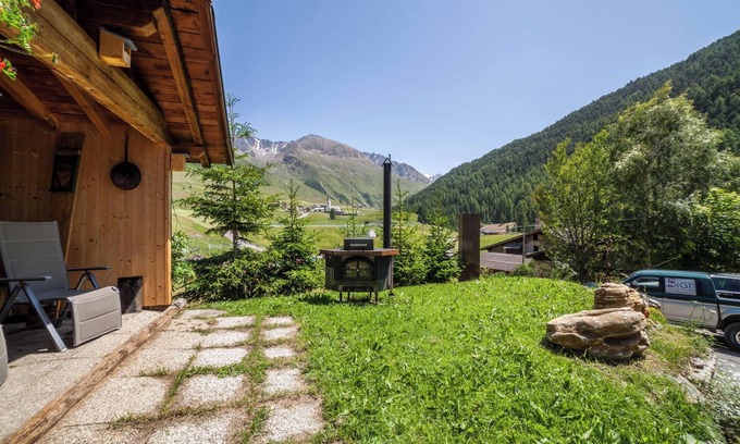 Curon Venosta Apartment | Apartment “Haus Fliri” in Etschtal Valley with Wi-Fi, Garden & Terrace