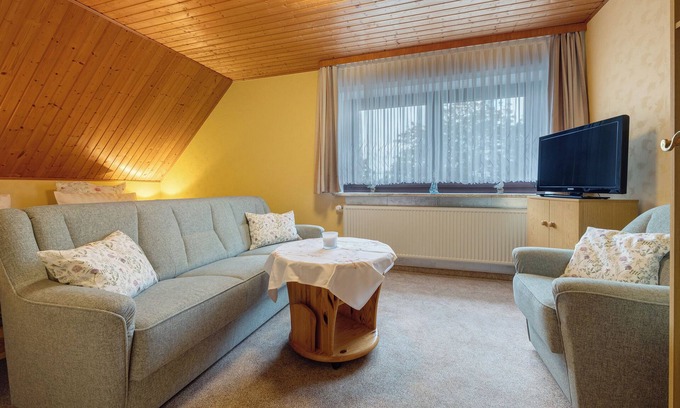 Meldorf Apartment | Apartment 'Haus Stoldt, Wohnung 2' with Shared Terrace, Shared Garden and Wi-Fi