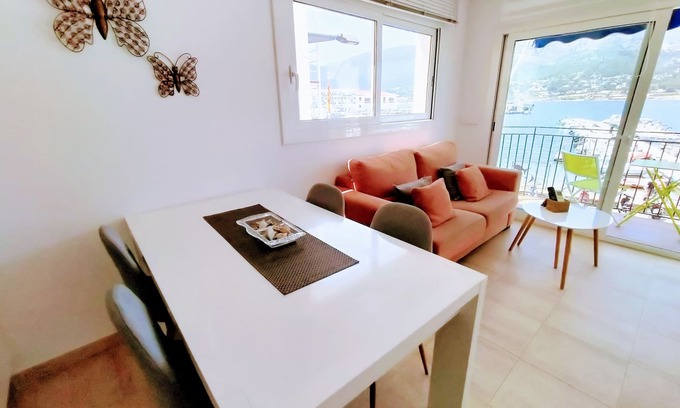 Port de la Selva Apartment | Apartment in the first sea line. Ideal for families.