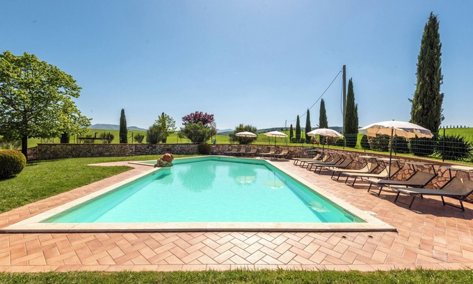 Gallina Apartment | Apartment 'Il Giogo' with Shared Pool, Wi-Fi and Air Conditioning