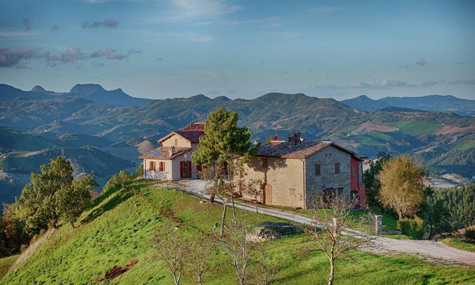 SantʼAngelo in Vado Villa | Apartment in Sant'Angelo near Medieval Town