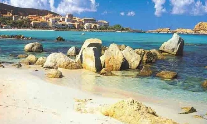 L'Ile-Rousse Apartment | Apartment ideally located in L'Ile Rousse, 200m from the beach