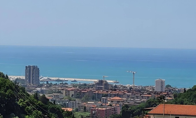Salerno House | Apartment 'Il Limoneto Di Giovi' with Sea View, Wi-Fi and Air Conditioning