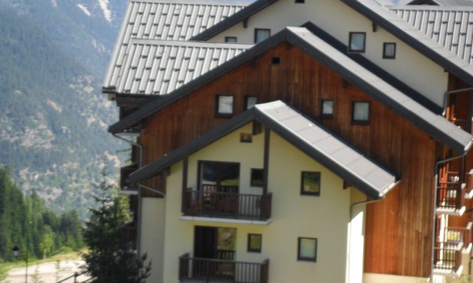 Valfrejus Apartment | Apartment in a chalet at the foot of the slopes