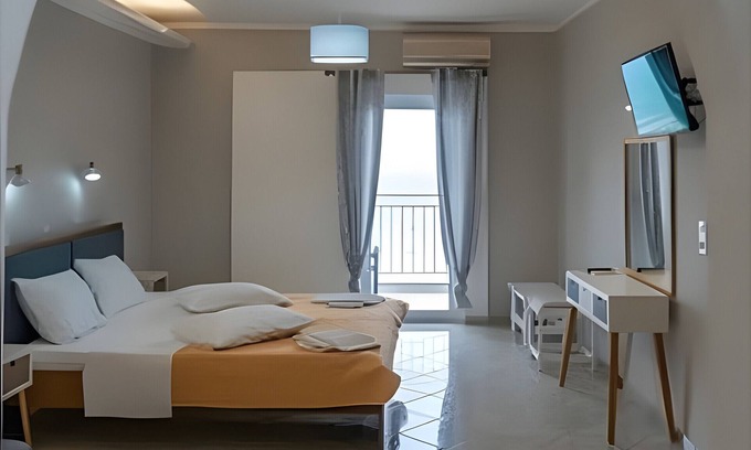 Parga Apartment | Apartment In A Hotel 'Ermioniroom 1' with Sea View, Wi-Fi and Air Conditioning