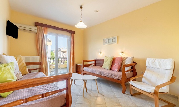 Agios Stefanos Avliotes Apartment | Apartment In A Hotel 'Kosmos Studio 7' with Shared Terrace, Wi-Fi and Air Conditioning