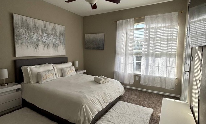 Four Points Apartment | Apartment in Austin