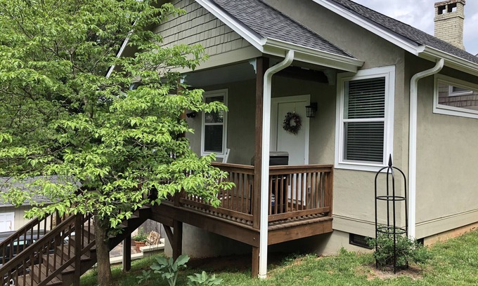 Asheville Apartment | Apartment in Biltmore Village - Closest rental to the Biltmore Estate entrance