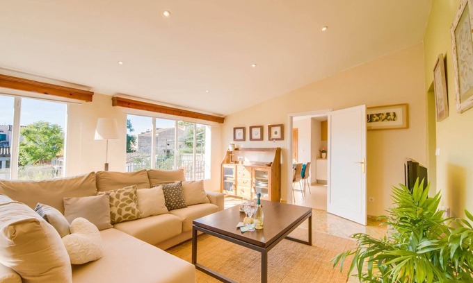 Binissalem Apartment | Apartment in Binissalem with Mountain Views