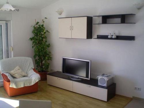 Duce Apartment | Apartment in Duce with sea view, balcony, air conditioning, WiFi 5060-1