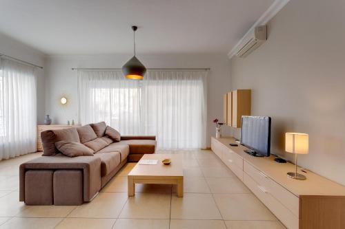 Sliema Apartment | Apartment In Fort Cambridge with Pool