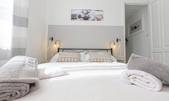 San Fruttuoso Apartment | Apartment in Genoa with 2 bedrooms sleeps 5