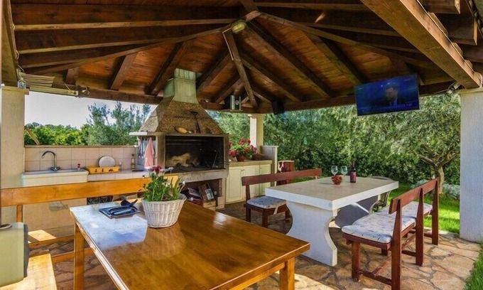 Zaton Apartment | Apartment in Nin near the Beach & Pool