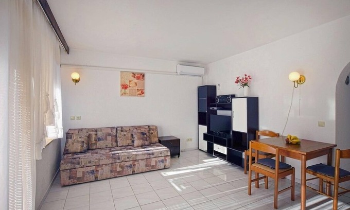 Mali Maj Apartment | Apartment in Poreč with Balcony, WIFI (819-1)