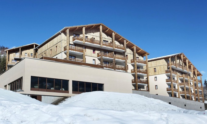 Pra Loup Apartment | Apartment in Pra Loup with balcony