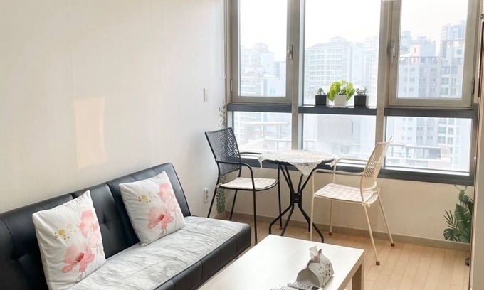 Yeomni-dong Apartment | Apartment in Seoul, great location, close to tourist attractions, Wi-Fi
