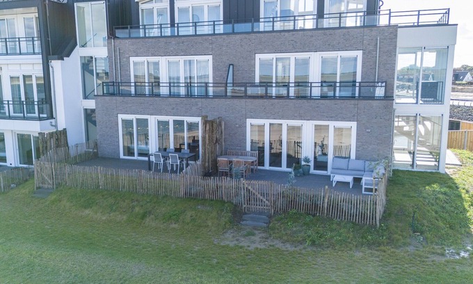 Sint-Annaland Apartment | Apartment in Sint-Annaland with Beach Access