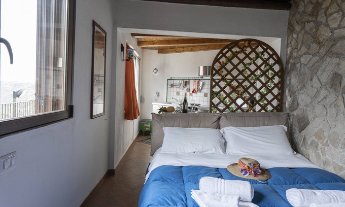 Reitano House | Apartment in studio villa called Vulcano sleeps 2