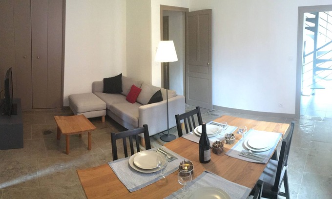 Nimes City Centre Apartment | Apartment in the heart of old Nîmes (parking included)