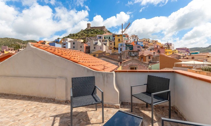 Bosa Historic Centre Apartment | Apartment in the Historic Center "Casa Rocca" with Castle View from the Terrace