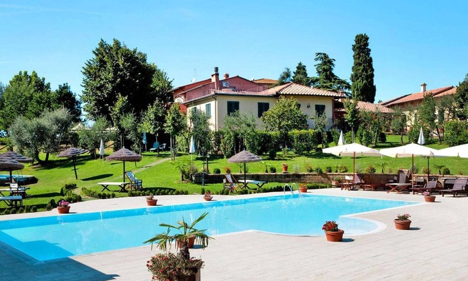 Fucecchio Apartment | Apartment in Vinci with Pool and Wellness