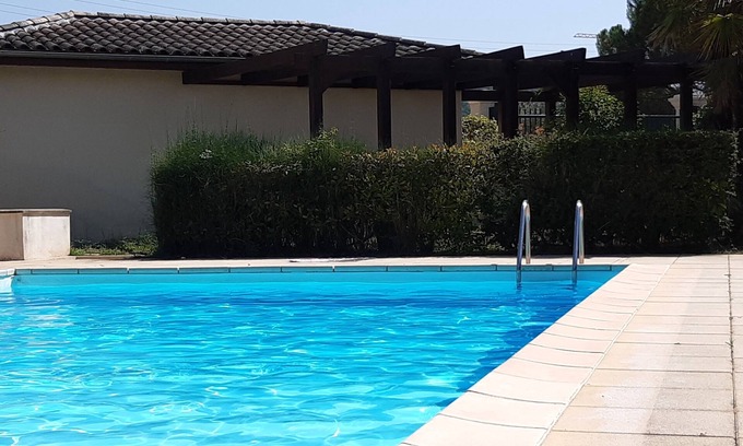 Cahors Apartment | Apartment in very quiet residence with swimming pool and park