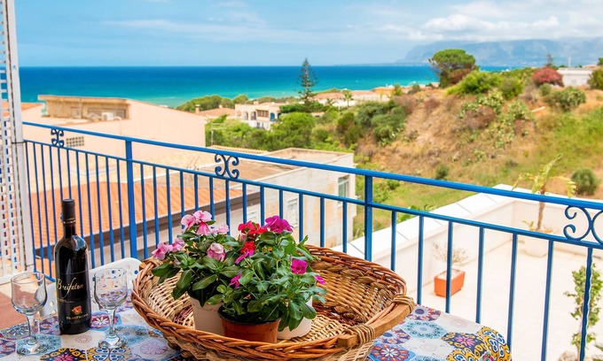 Alcamo Marina House | Apartment in villa wi fi 150 meters from the beach uc