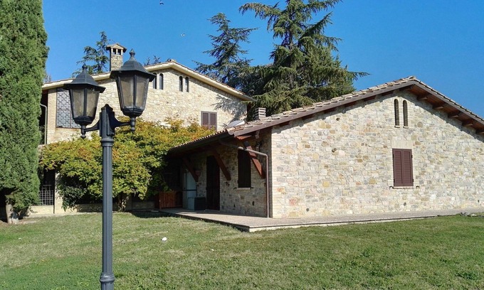 Casenuove Apartment | Apartment in Villa with swimming pool in Assisi Ideal for families