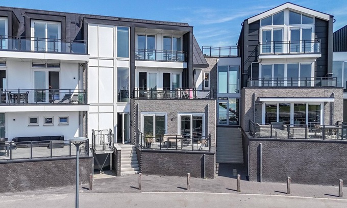 Sint-Annaland Apartment | Apartment in Zeeland by Oosterschelde Beach