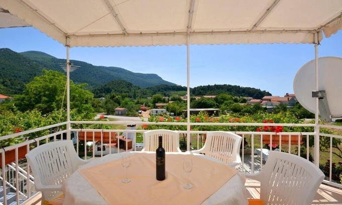 Zuljana Apartment | Apartment in Žuljana with Seaview, Terrace, WIFI, Dishwasher (3558-2)