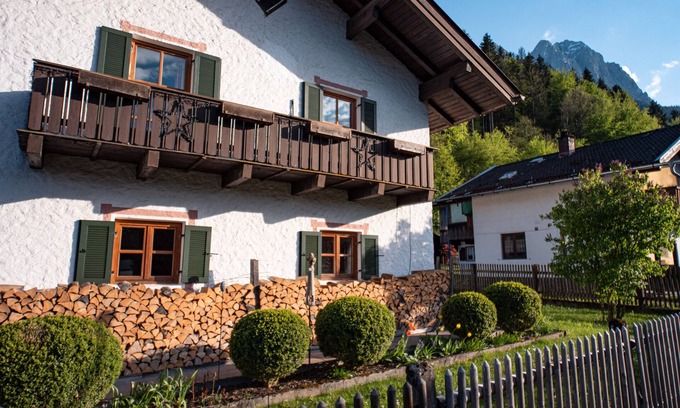 Hammersbach Apartment | Apartment 'Inge' with Mountain View, Private Terrace and Wi-Fi