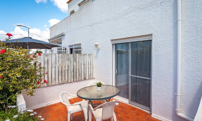 Vale de Centianes Apartment | Apartment 'Isabel' with Mountain View, Private Terrace and Wi-Fi