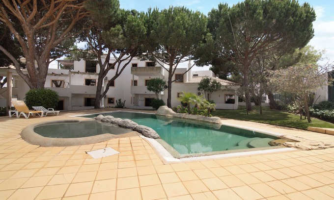 Aldeia das Acoteias Apartment | Apartment 'Jardins da Falésia' with Pool, Terrace & Wi-Fi