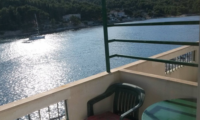Stomorska Apartment | Apartment Kaleb - next to the seashore: SA5-Klara 32(2) - Stomorska, Island Solta, Croatia