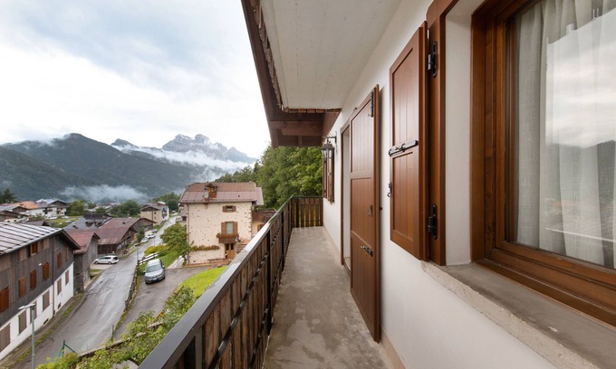 Vodo Cadore Apartment | Apartment 'La Casa Dei Cervi' with Mountain View, Balcony and Wi-Fi