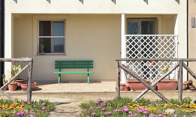 Marzamemi Apartment | Apartment "LA DIGA Bilocale fronte-mare" with Sea View, Garden & Wi-Fi