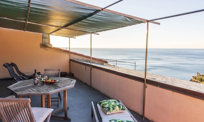 Manarola Apartment | Apartment Lambiccu by Arbaspàa, with sea view terrace, in Manarola