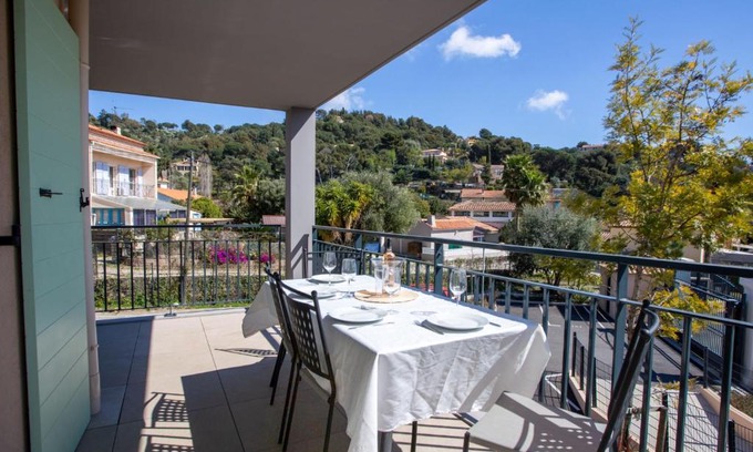 Bormes-Les-Mimosas Apartment | Apartment Le Clos Jardin-1 by Interhome