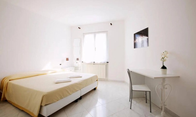 Levanto Apartment | Apartment 'Le Mura - Riviera' with Wi-Fi and Air Conditioning