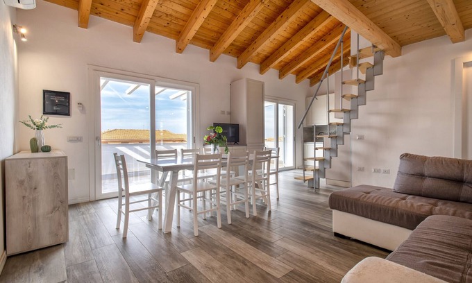 Trinita d'Agultu e Vignola Apartment | Apartment 'Le Palme's' with Balcony, Wi-Fi and Air Conditioning
